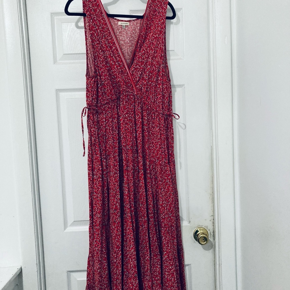 Red and White Patterned maxi dress - Picture 2 of 13